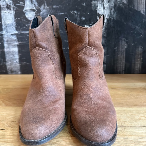 Altar’d State Brown Booties Size 8 - Picture 3 of 7